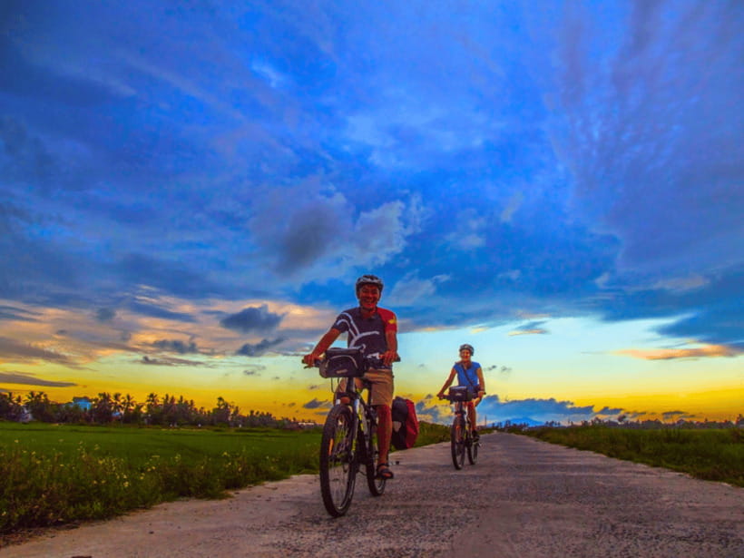 Hoi An: Private Evening Food Tour by Bike - Banh xeo, plus quick bites and surprises en route