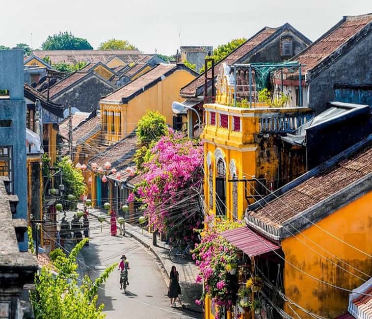Hoi An Rickshaw Riding/Carpentry Class by Cruise & Foodie - The guided walk: Central Market to Japanese Bridge, plus stories you can actually use