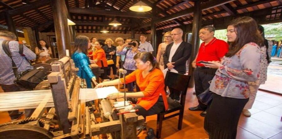 Hoi An: Silk Village Tour with Artisan and Local Meal - The local meal: simple, filling, and timed well