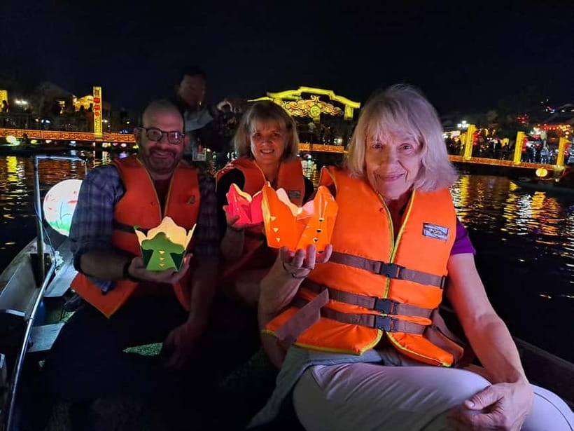 Hoi An Street Food, night market and lantern boat ride - The market stop: where you learn what you’re actually tasting