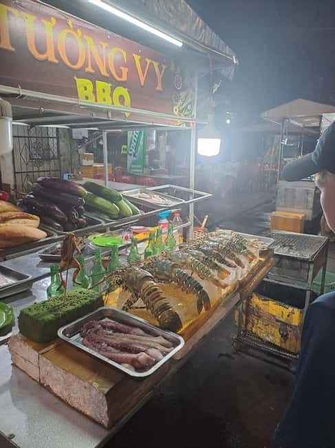 Hoi An Street Food, night market and lantern boat ride - The coffee pause before the lantern boat ride