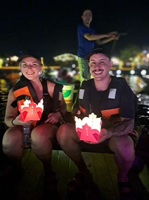 Hoi An Street Food, night market and lantern boat ride - Guide style and group size: private or small group flow
