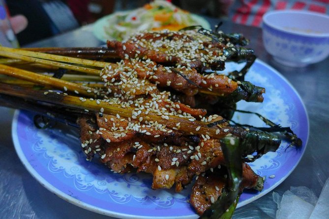 Hoi An Street Food Tour- Eat Like A Local - Chicken rice in Hoi An Ancient Town: Ba Buoi does it fast