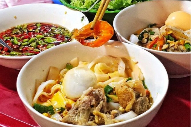Hoi An Street Food Tour- The Real Taste Of Hoi An - Stop 4: Cơm Gà Bà Buội and chicken rice that earns the hype