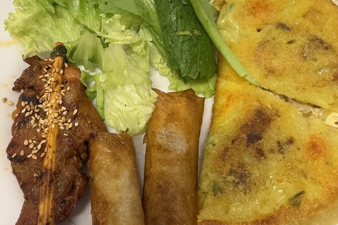 Hoi An Street Food Walking Tour with Local Foodies - Stop 2: Bánh Mì at the Shop Anthony Bourdain Visited