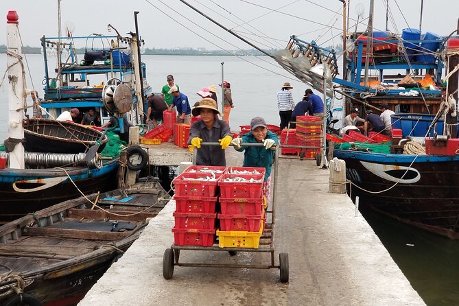 Hoi An Sunrise Private Half Day Tour - Duy Vinh at First Light: Traditional Boats and Quiet Water