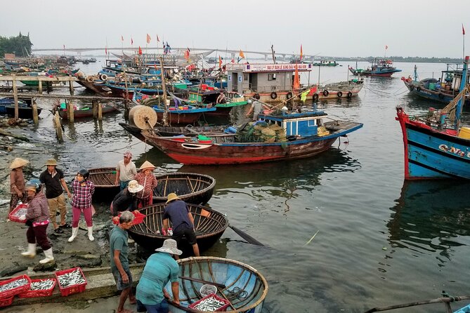 Hoi An Sunrise Private Half Day Tour - Tra Que Vegetable Village: Fields, Farming, and Dawn Smells