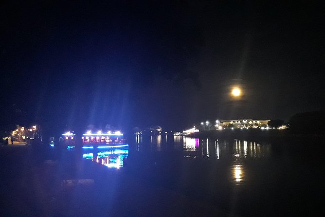Hoi An Sunset Dining Cruise - Music, cocktails, and onboard entertainment: set expectations