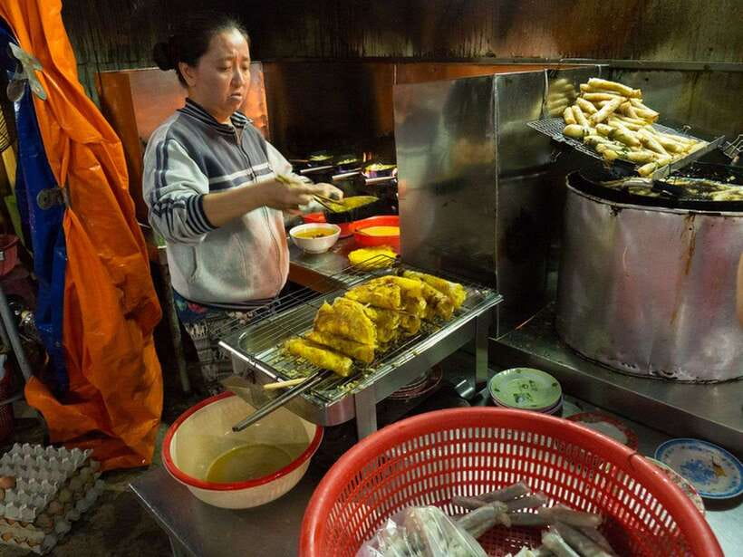 Hoi An: Sunset Food Tasting Tour - BBQ pork rolls with rice paper and herbs: street technique, not just ingredients