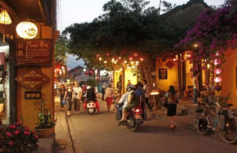 Hoi An: Sunset Food Tasting Tour - The Old Town walk that turns eating into understanding