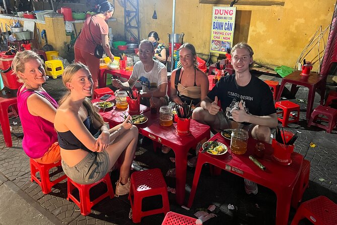 HOI AN Sunset Food Tour - Night Market - Lantern Streets - The Thu Bon lantern moment: a wish at the end of dinner