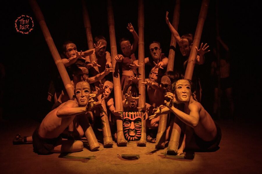 Hoi An: Teh Dar Vietnamese Bamboo Circus at Lune Center - Seats: front-row WOW vs middle views