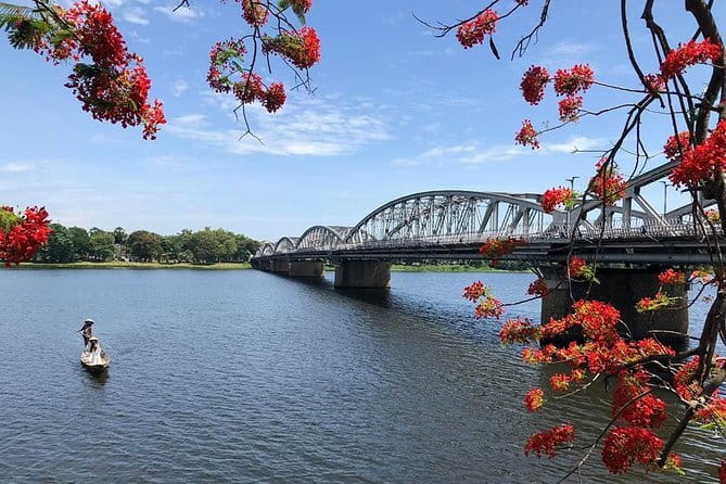 Hoi An to Da Nang Transfer - By Car - Professional drivers and a safety-first operating style