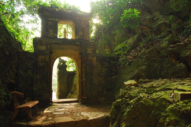 Hoi An To Hue By Private Car via Hai Van Pass, Golden Bridge - Lang Co Beach: Scenery and a Practical Food Moment