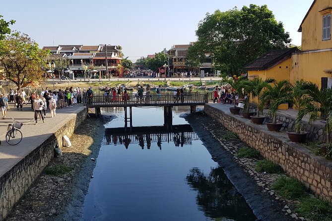 Hoi An town private walking tour with boat trip - The local market stop: what to watch for and how to enjoy it