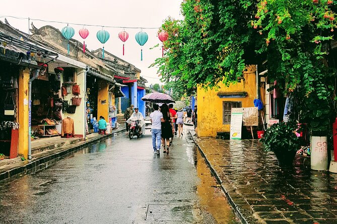 Hoi An town private walking tour with boat trip - Museum of Folklore: artifacts, ceramics, and costumes with context
