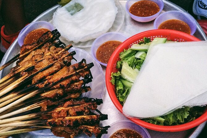Hoi An Vespa Food Tour: Authentic & Exotic Food Culture - Stop 1: Hoi An Ancient Town Warm-Up for Eating (And Looking)