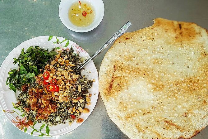 Hoi An Vespa Food Tour: Authentic & Exotic Food Culture - Stop 4 in Cam Châu: Banh Mì, Then Crispy Bánh Xèo