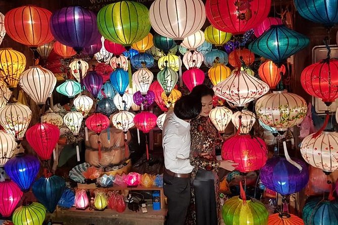 Hoi An Walking City Afternoon & Evening- Night Market- Boat ride - The 20-minute sampan boat ride: a calming break on the river