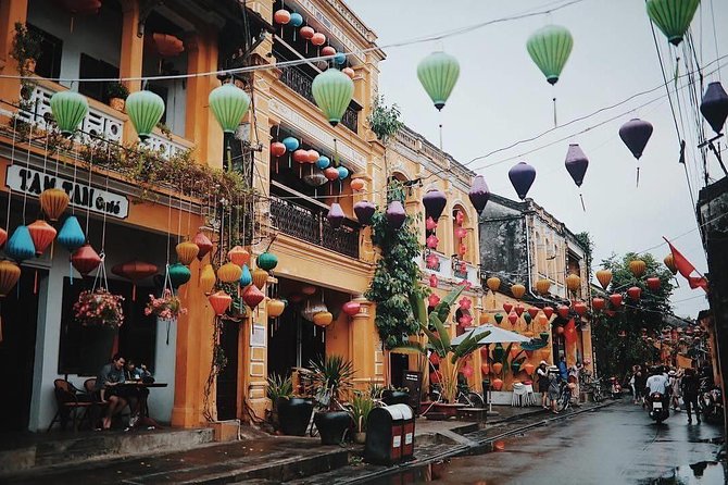 Hoi An Walking Tour - Stop 1: Japanese Covered Bridge (Chùa Cầu) in about 15 minutes