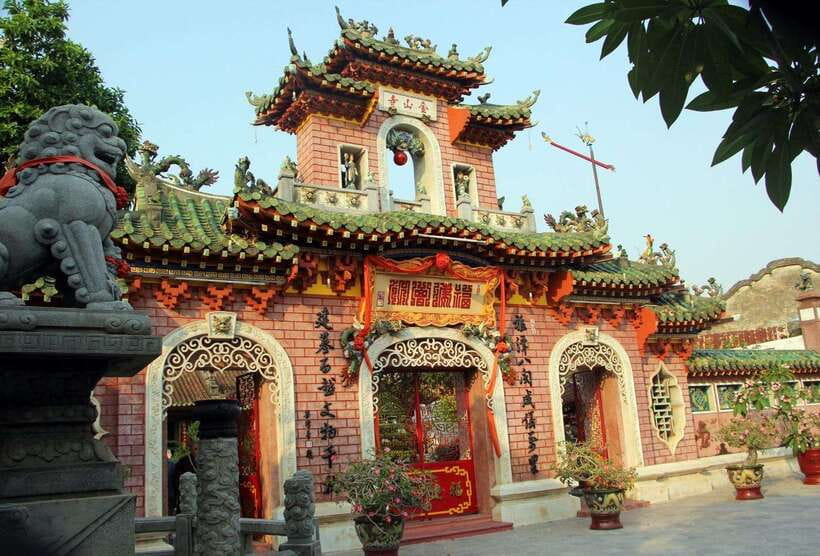 Hoian/ Danang: Coconut Basket Boat and Hoi An City tour - Walking Hoi An: what you’ll actually see and what it feels like