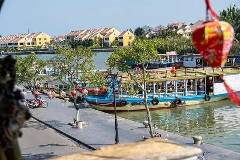 HoiAn Lantern Cruise Private/Sunset/Sunrise/Lighting Lantern - The Lotus Lantern Moment: Wishes Without the Rush