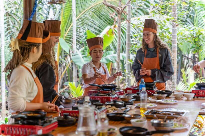 Mad Monkey Hoi An Cooking Class & Bamboo Boats - Market Morning to Mangrove Calm: How the 5 Hours Flow