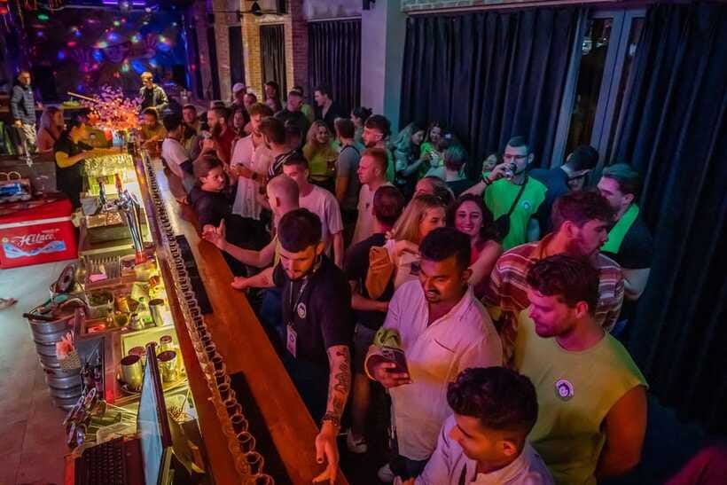 Mad Monkey Hoi An Pub Craw - The logistics that can make or break your night