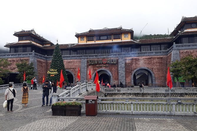 Private Car from Hoi An to Golden Bridge and Back - Going early helps: how to manage your Ba Na time