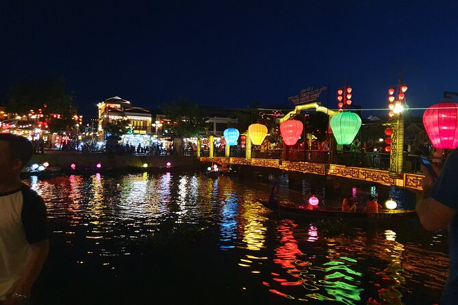 Private Food Tour and Hidden Gems in Hoi An - Stop 7: Japanese Covered Bridge for the Iconic Photo (and the Context)