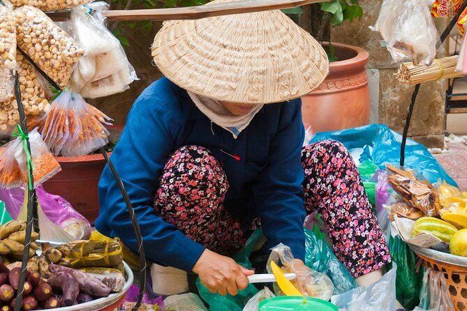 PRIVATE Hoi An Ancient Town - Night Market Street Food By Night - Hitting Hoi An Ancient Town with snacks built in