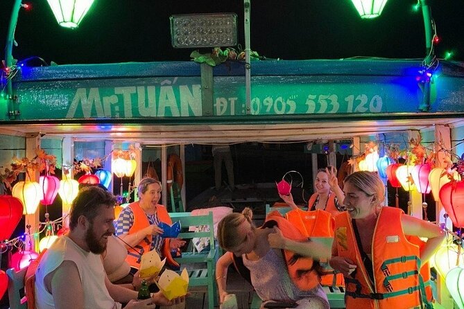 PRIVATE Hoi An Ancient Town - Night Market Street Food By Night - Dinner is included: the value check that matters at night