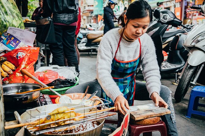 PRIVATE Hoi An Ancient Town - Night Market Street Food By Night - Private guide attention: the real perk at a night market