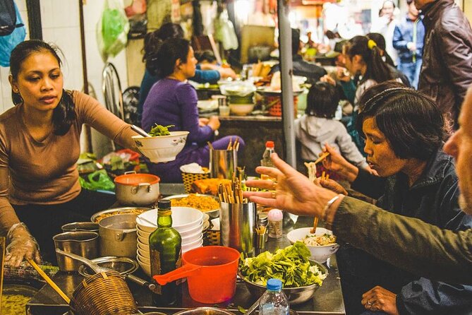 PRIVATE Hoi An Ancient Town - Night Market Street Food By Night - Pickup, taxis, and a tight 4-hour schedule