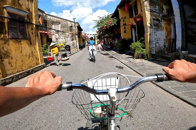Private Hoi An Bike, Thu Bon River Cruise & Dinner Experience - Tra Que Vegetable Village: Where the Fresh Stuff Starts