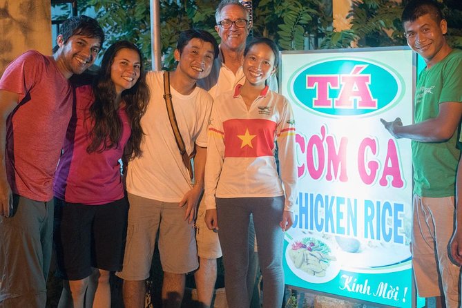 Private Hoi An Evening Food Tastings Tour by Bike - Stop 2: Tra Que Vegetable Village and that home-cooked noodle dish