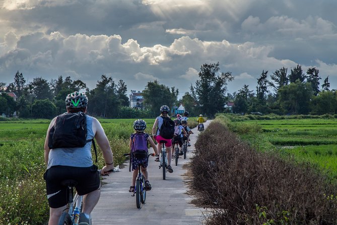 Private Hoi An Evening Food Tastings Tour by Bike - Stop 1: Getting your bike fit right at Discova Day Tour Shop