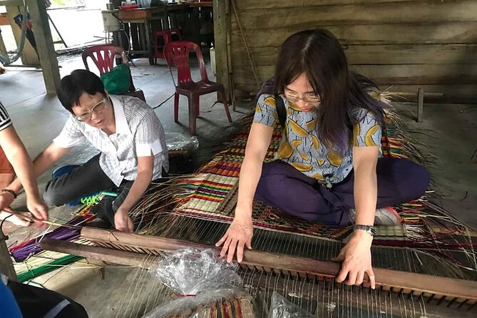 Private Hoi An Scooter/Motorbike Tour Village By Aodai Lady Rider - Stop 4: Tra Que Vegetable Village (soil, water, and planting routines)