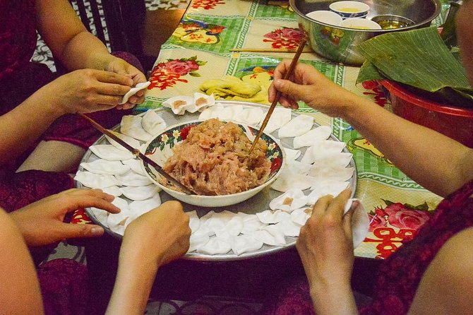 Private HoiAn Ancient Town Night Market Street food tour by Night - Hoi An at night: why this food-focused walk works