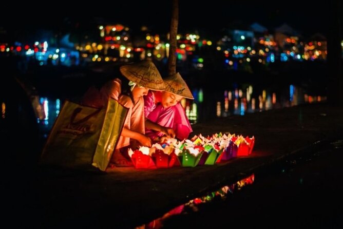 Private Night Boat Trip and Floating Lantern on Hoi An River - Hoi An at night: the Hoai River effect