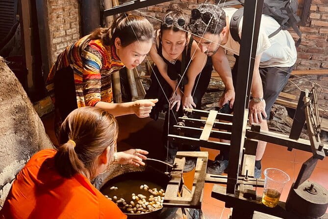 Private Traditional Silk Process in Hoi An Silk Village - Meeting point basics: where to go and what to expect