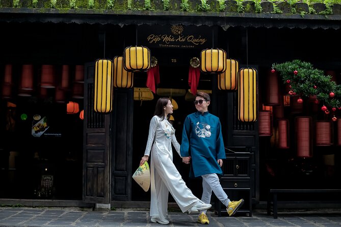 Professional Photography Tour Optional Ao Dai Dress in Hoi An - Stop 2: Hoi An Night Market without losing your photos to the crowd