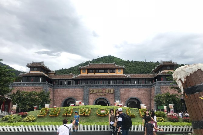 Shuttle Bus Hoi An to Golden Bridge Ba Na hill - The ride itself: air-conditioning, assigned seats, and the real-world crowd