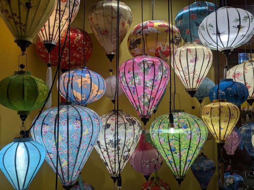 The Lantern Lady: Traditional Lantern Class in Old Town - Picking silk fabrics and designs without getting overwhelmed