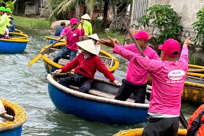Vegetarian Cooking Class and Basket Boat Activity - Pickup and the first steps: getting from the meeting point to your market